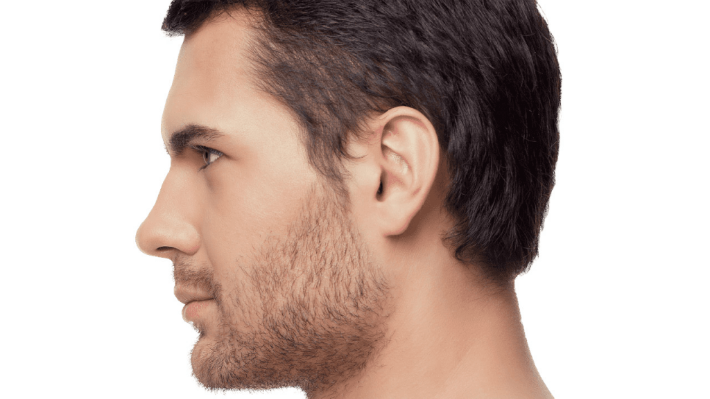 homem de perfil mostrando rinoplastia masculina