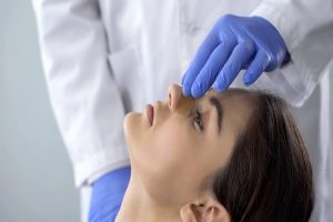 Recuperação da rinoplastia: saiba quanto tempo demora para desinchar o nariz