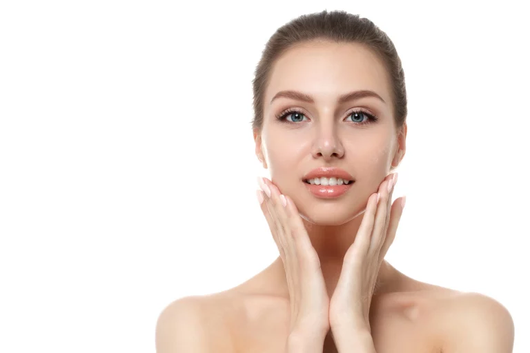 Mulher com rosto bonito e jovem harmonia facial
