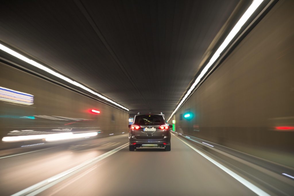 carro-em-tunel-no-transito-posso-dirirgir-apos-a-rinoplastia