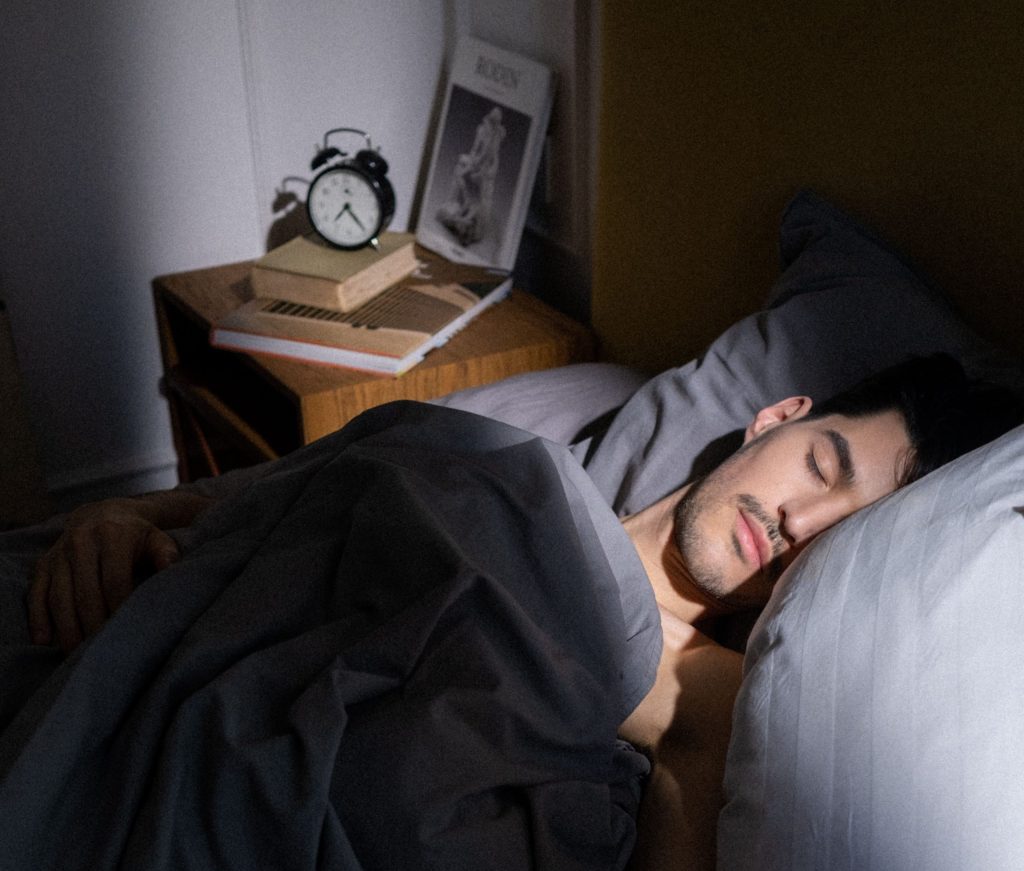 Dormir bem ajuda na recuperação da cirurgia plástica?